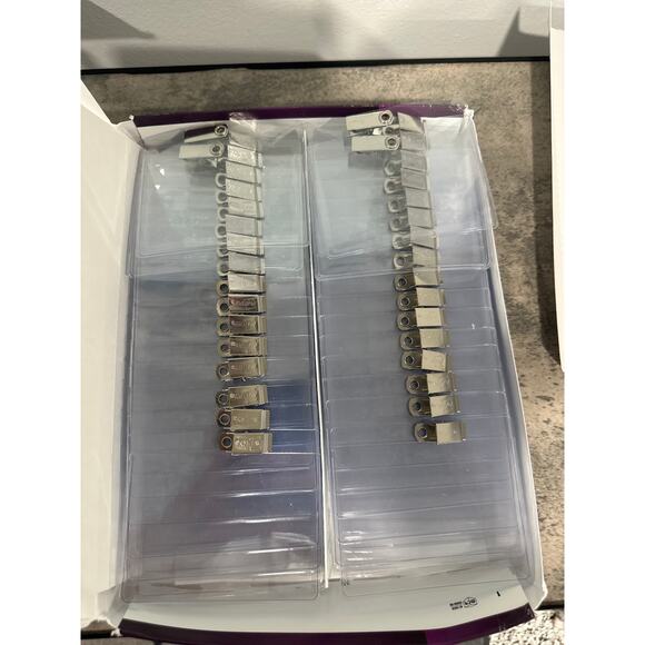 Avery 2923 Heavy Duty Badge Holders, 100 Horizontal ID Badge Holders with Clips - Picture 4 of 5